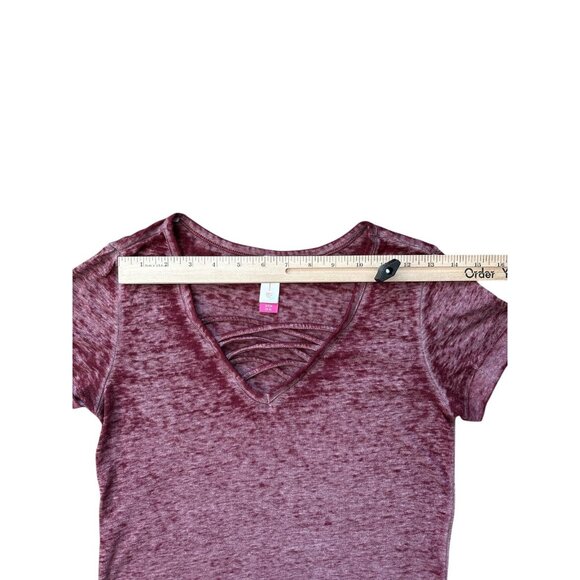 No Boundaries Shirt Womens Small Burgundy Burnout V Neck Lattice Hem Top - Picture 6 of 8